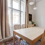Prague Heart Of Old Town Comfy Home 2Bdr 2Bath