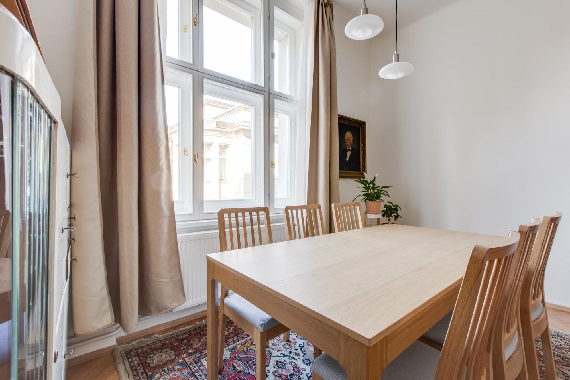 Heart Of Old Town Comfy 2bdr 2bath *