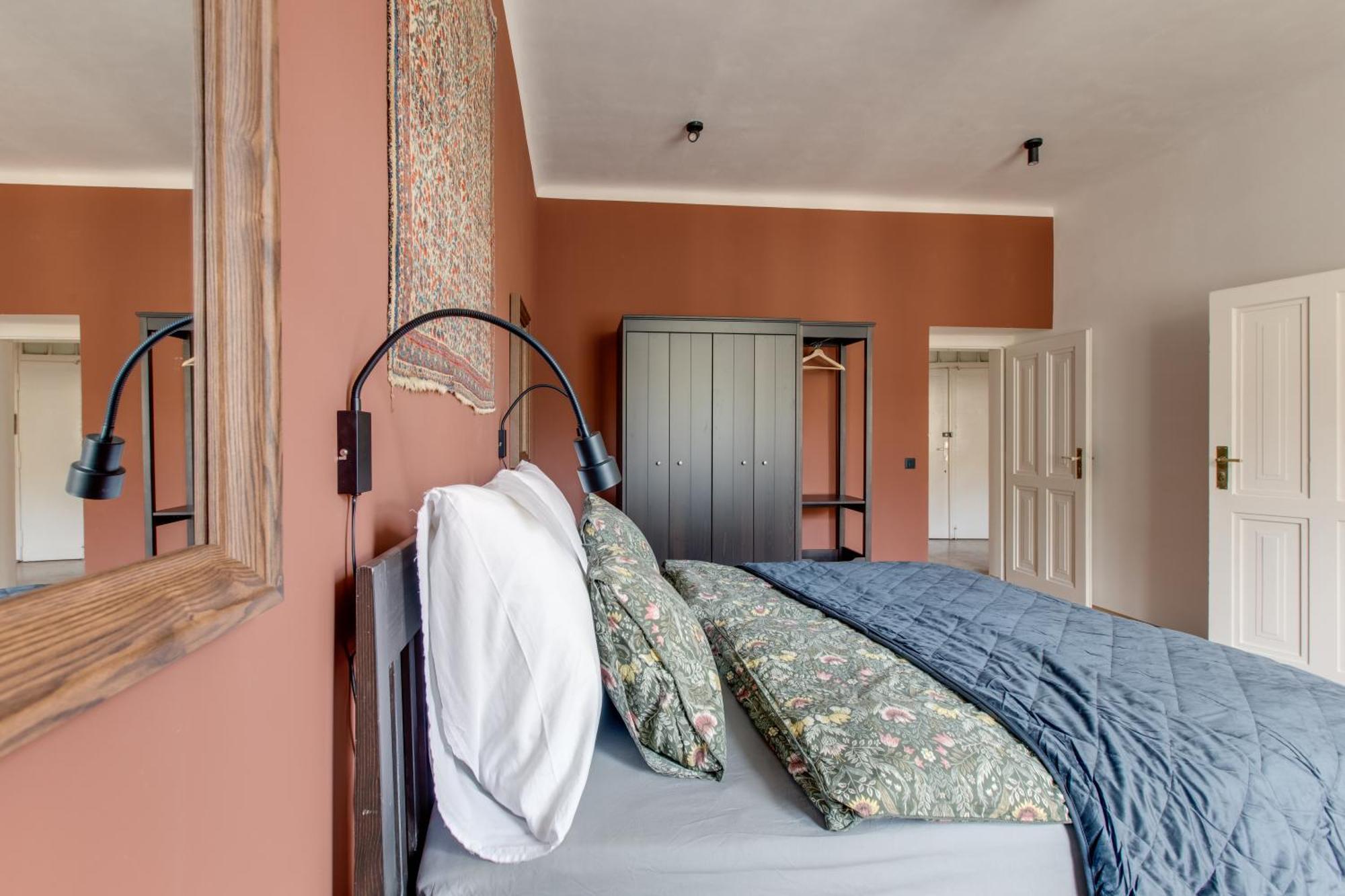 Heart Of Old Town Comfy 2bdr 2bath Apartment