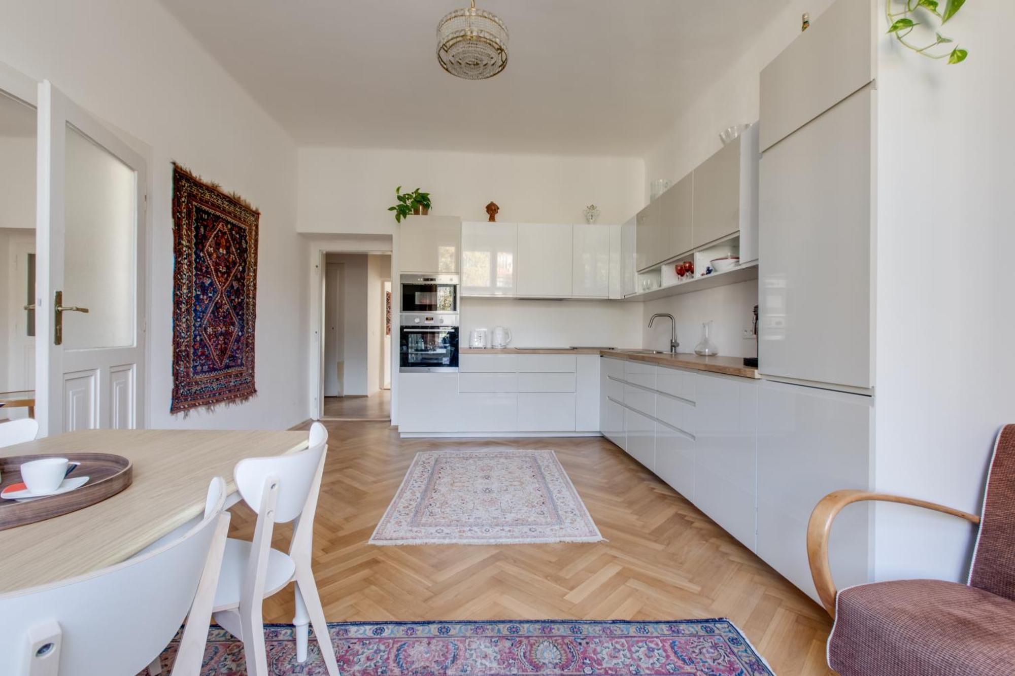 Heart Of Old Town Comfy 2bdr 2bath Apartment